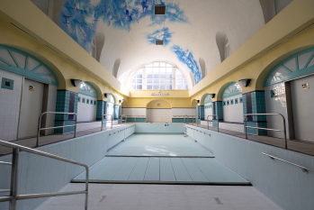 Blick in das Hallenbad